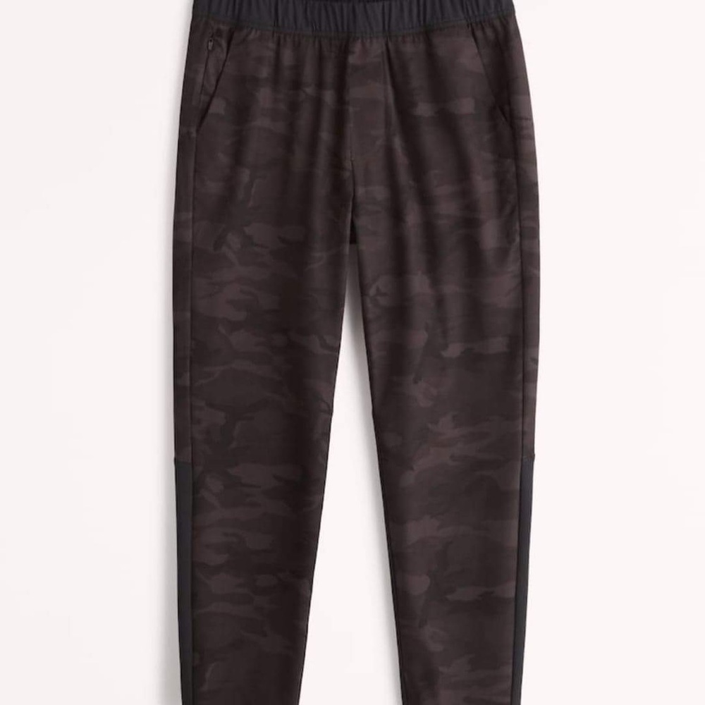 Abercrombie and Fitch Traveler Hybrid Jogger size Medium NWT